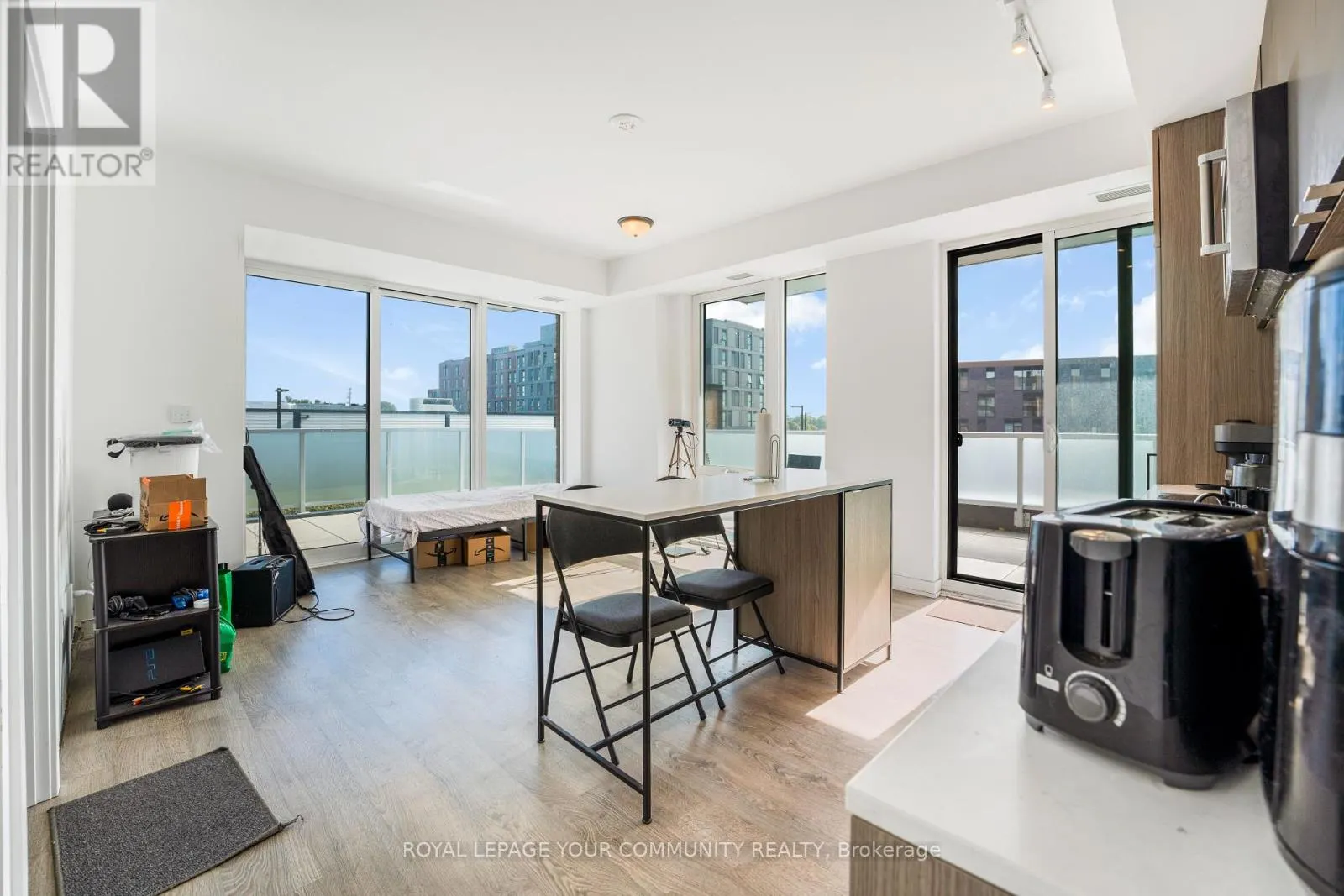 215 LAKESHORE ROAD W