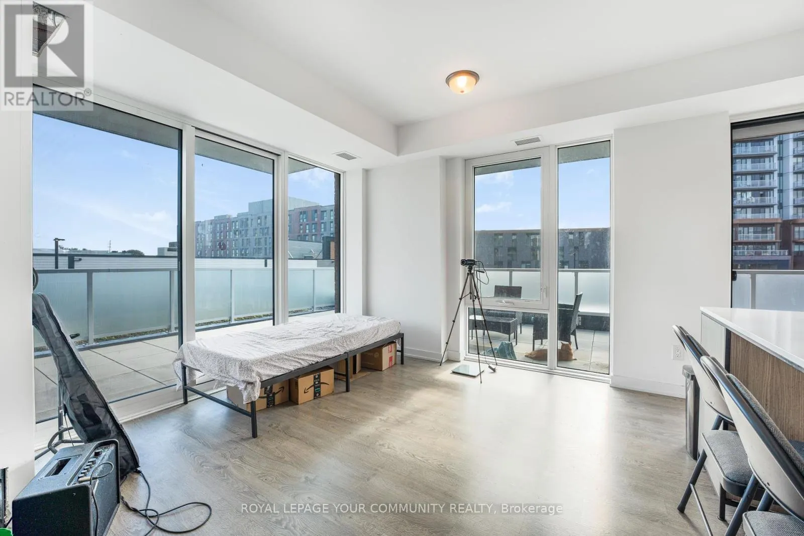 215 LAKESHORE ROAD W