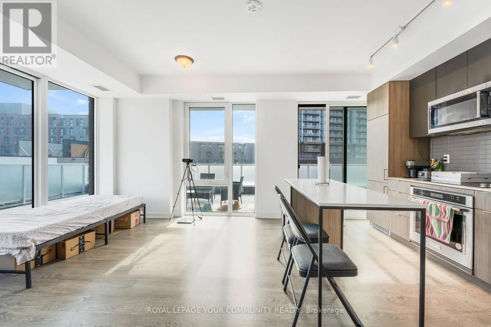 215 LAKESHORE ROAD W