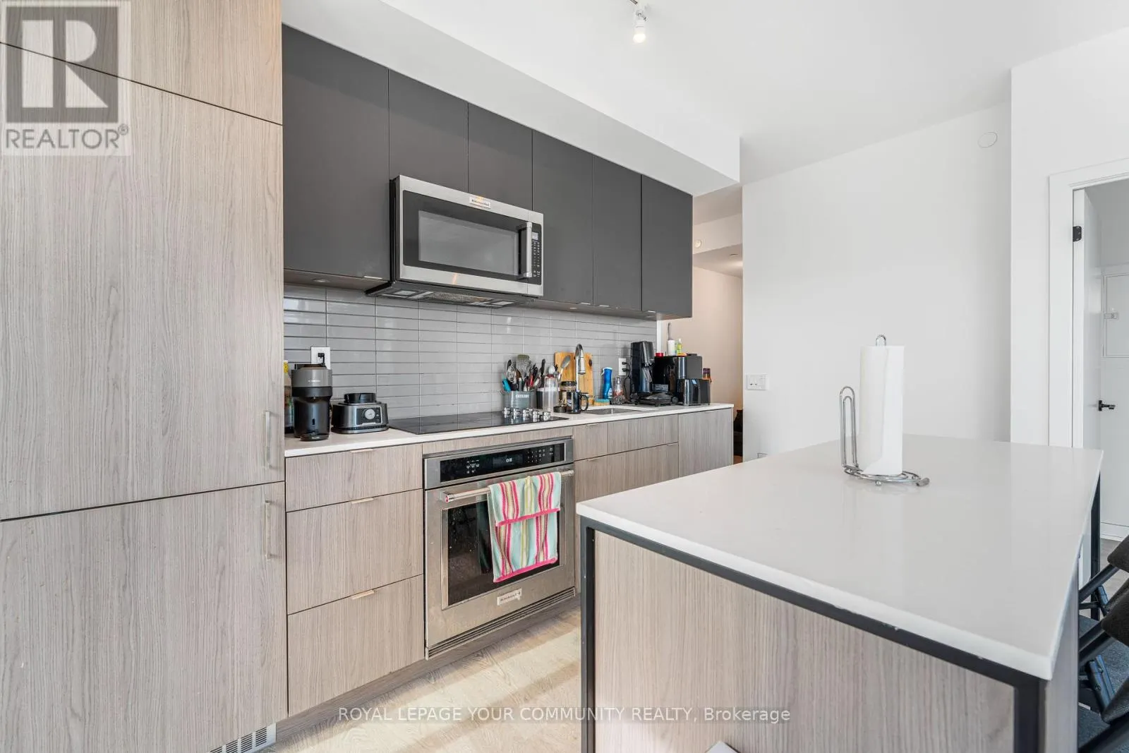 215 LAKESHORE ROAD W