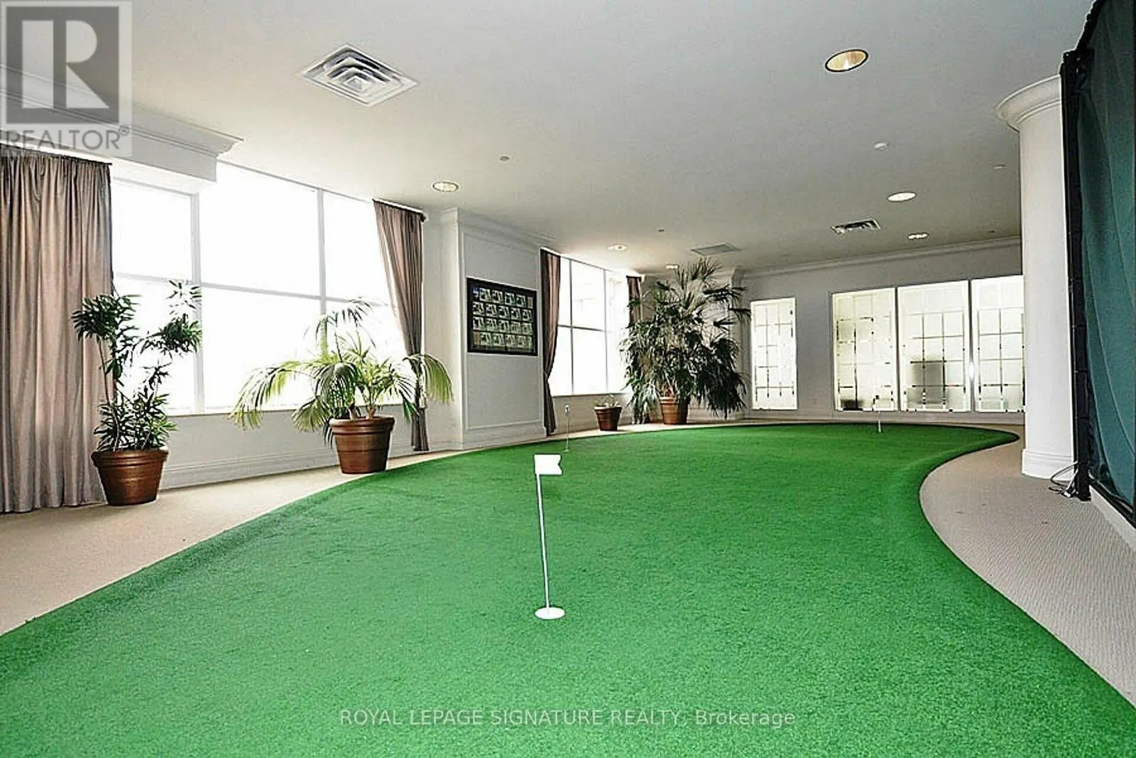 224 - 25 KINGSBRIDGE GARDEN CIRCLE SE