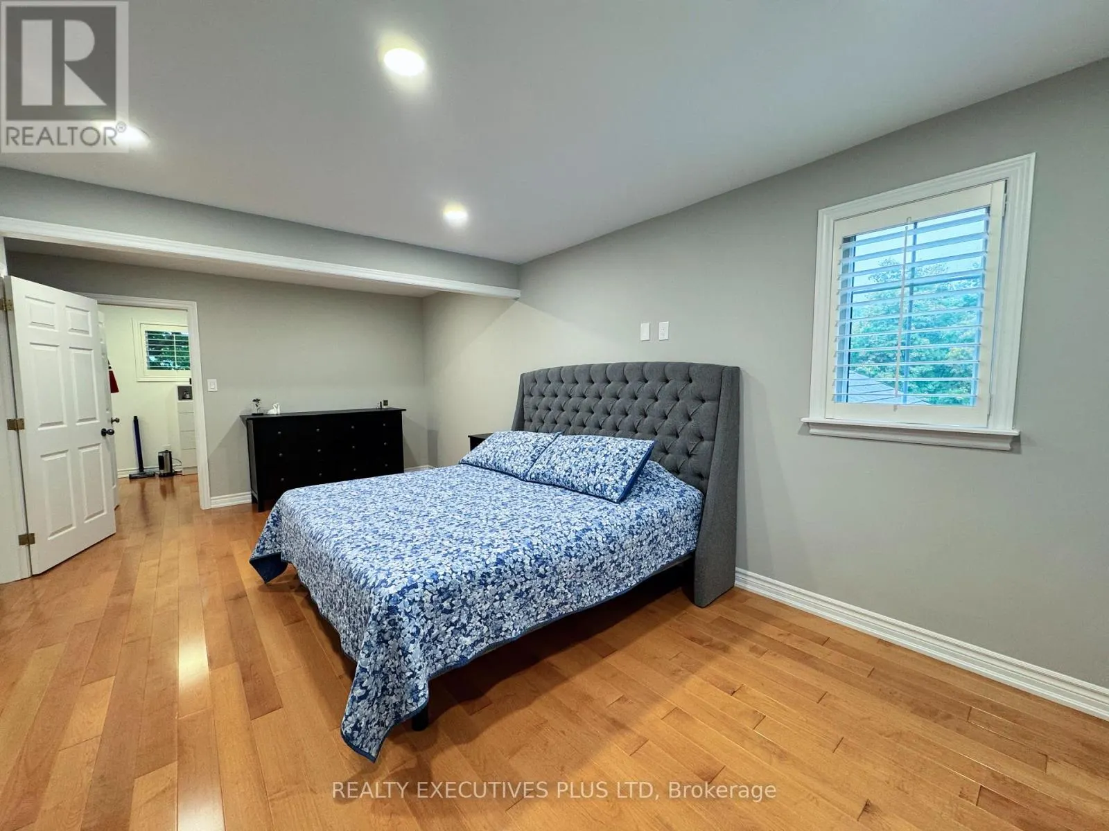 33 GIBSON LAKE DRIVE