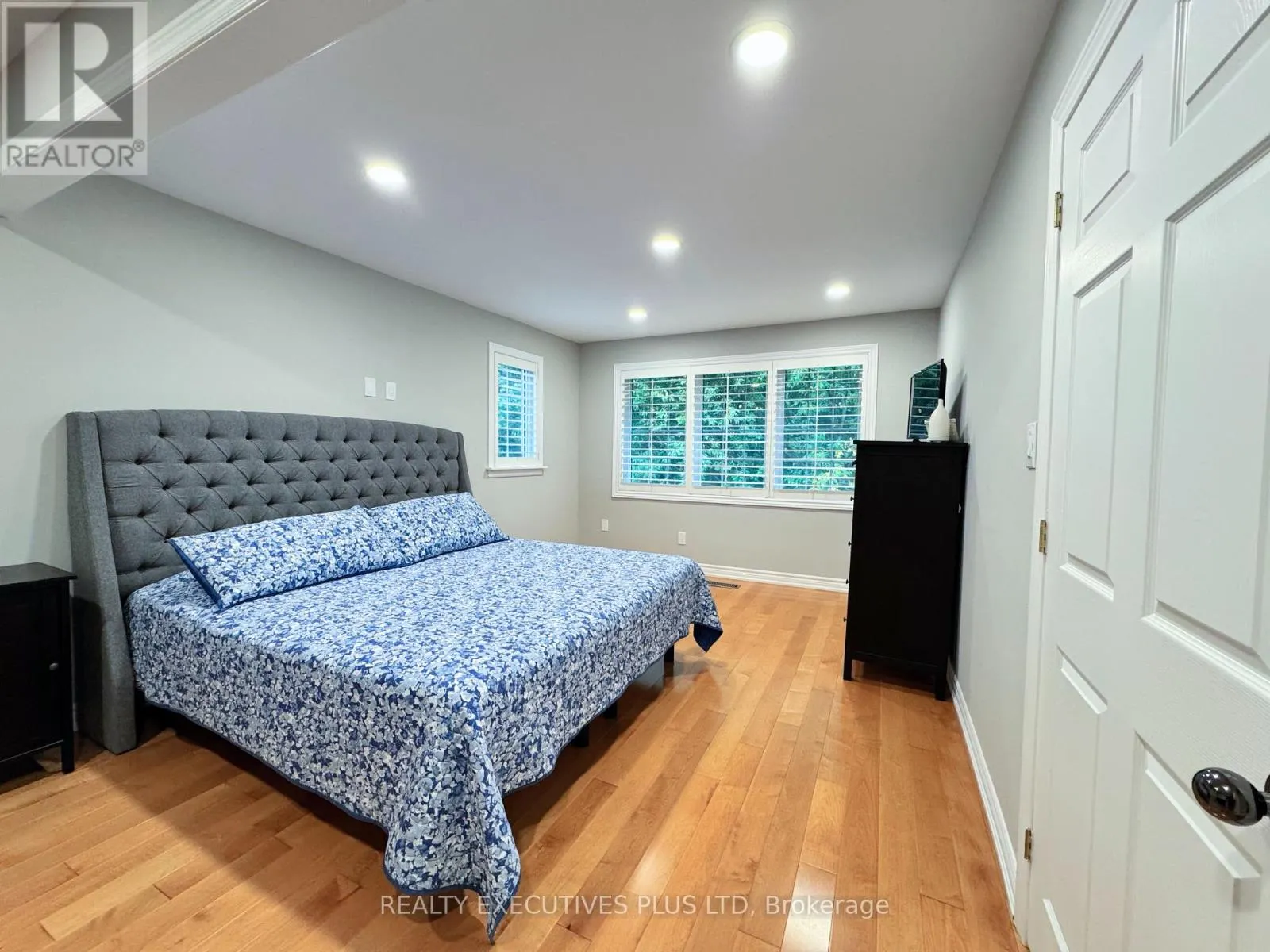33 GIBSON LAKE DRIVE