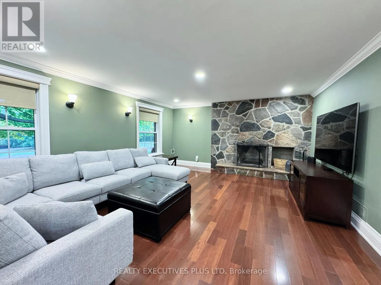 33 GIBSON LAKE DRIVE