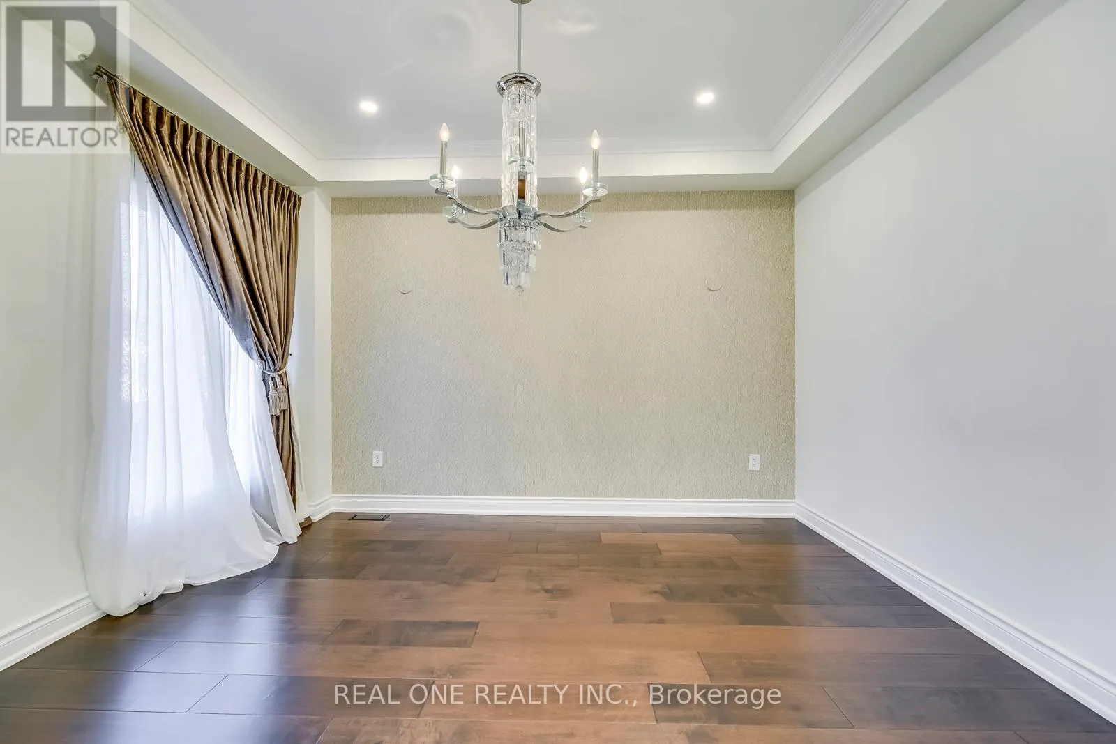5523 FRESHWATER DRIVE