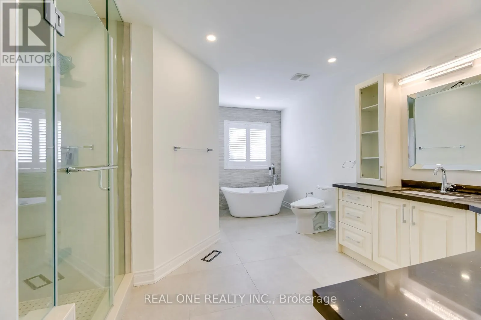 5523 FRESHWATER DRIVE