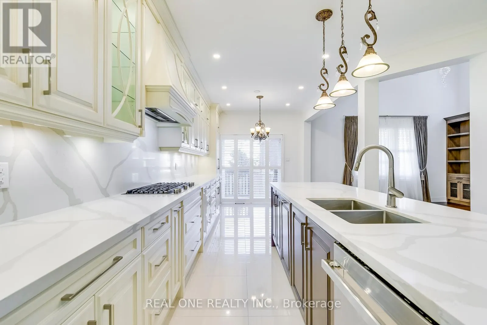 5523 FRESHWATER DRIVE