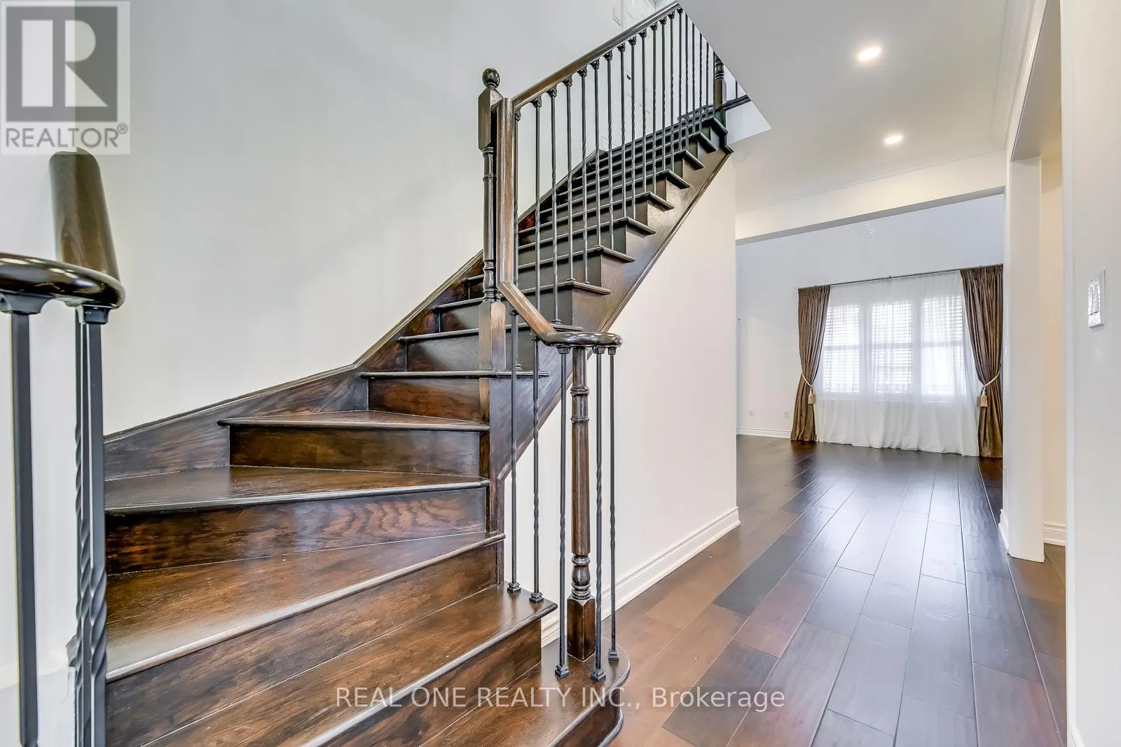 5523 FRESHWATER DRIVE