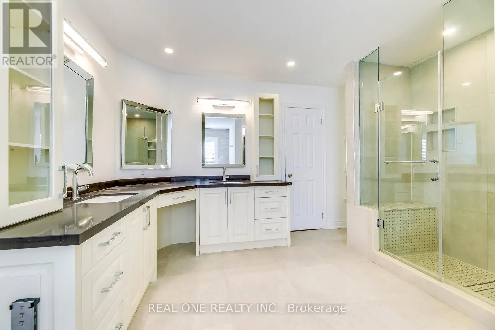5523 FRESHWATER DRIVE