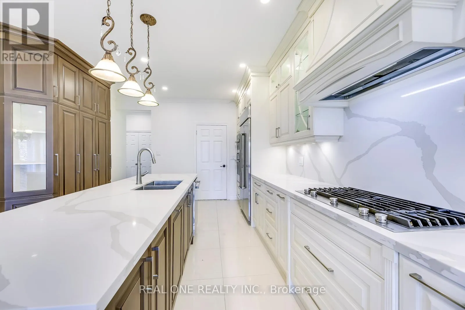 5523 FRESHWATER DRIVE