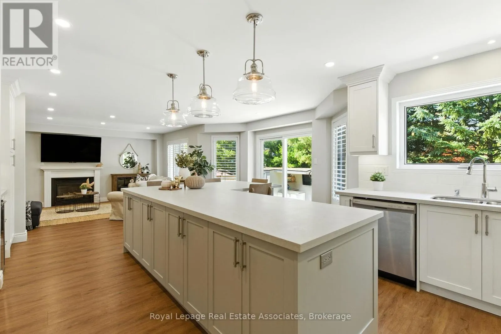 34 CURRY CRESCENT