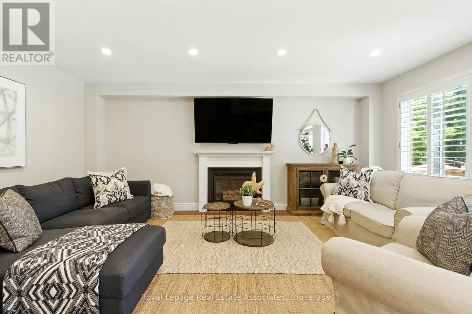34 CURRY CRESCENT