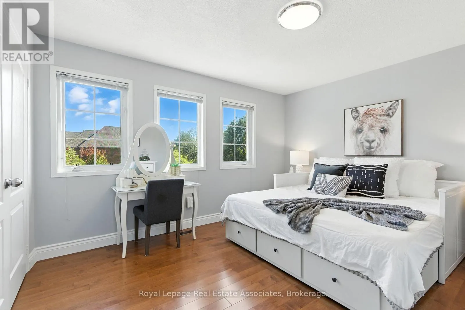 34 CURRY CRESCENT