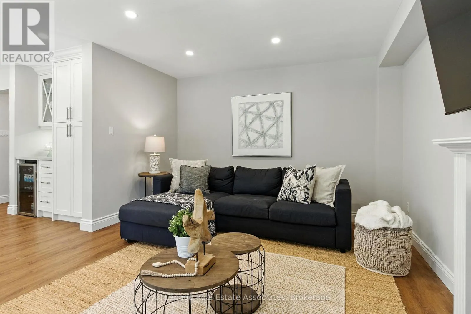 34 CURRY CRESCENT
