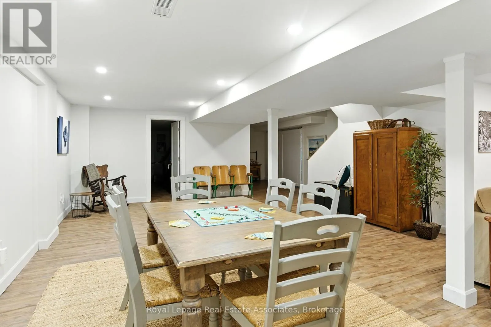 34 CURRY CRESCENT