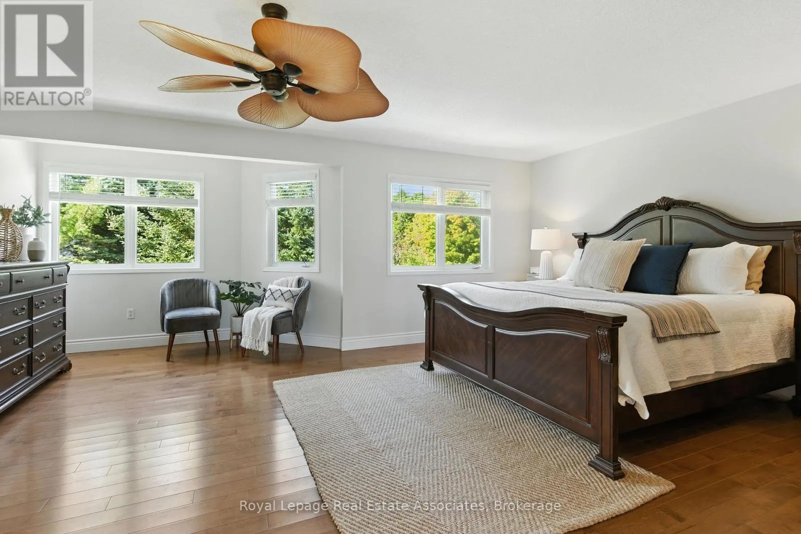 34 CURRY CRESCENT