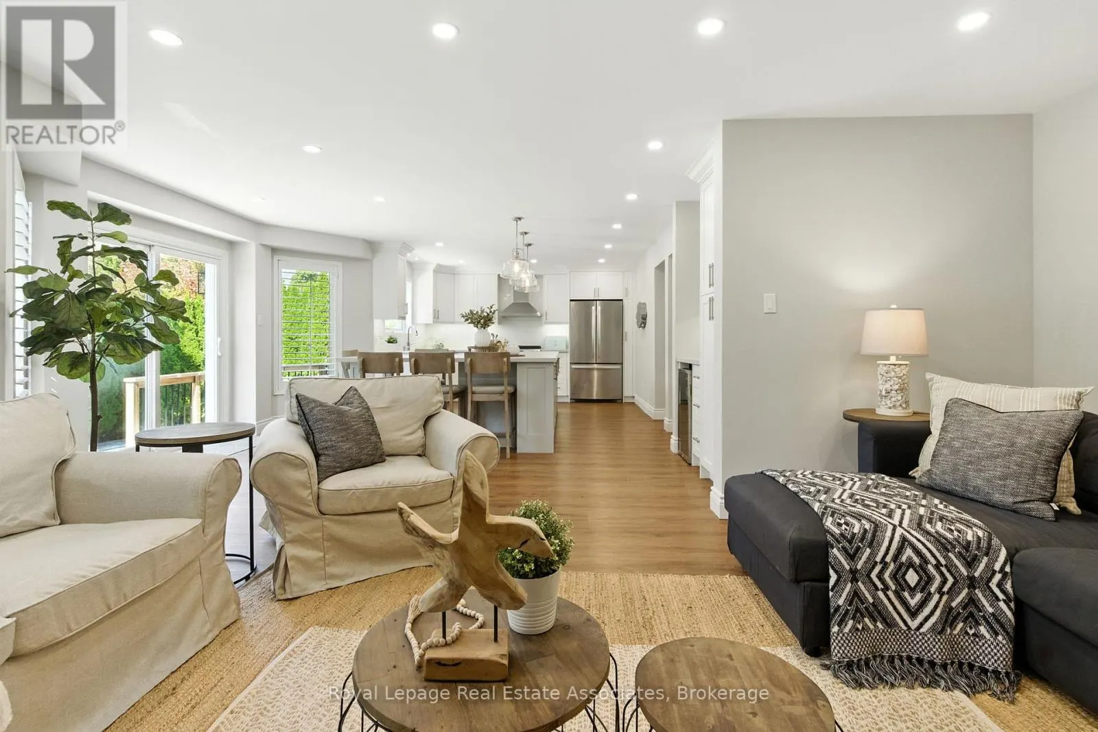34 CURRY CRESCENT