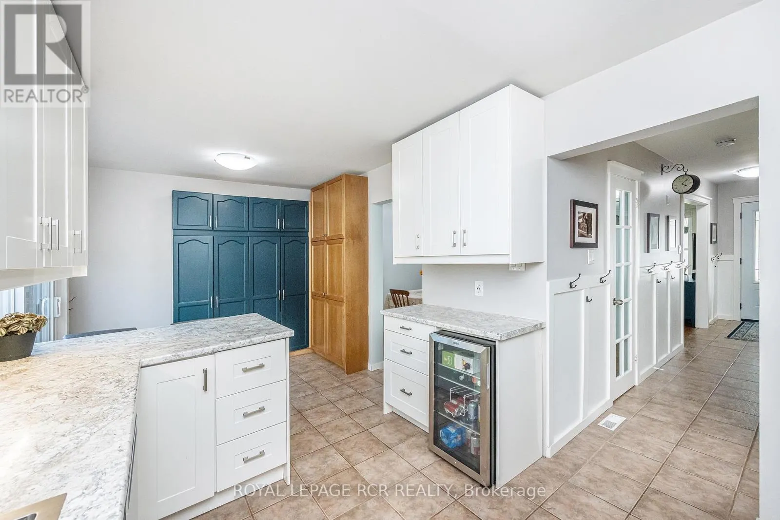 19 CARLTON DRIVE