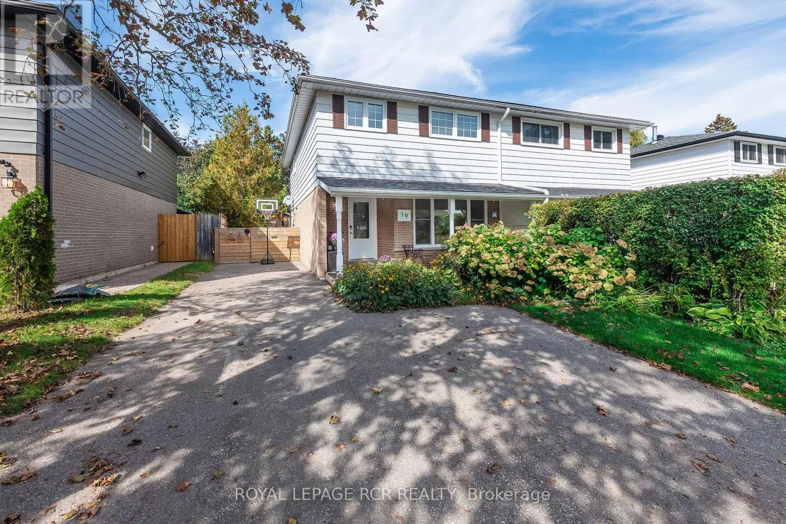 19 CARLTON DRIVE