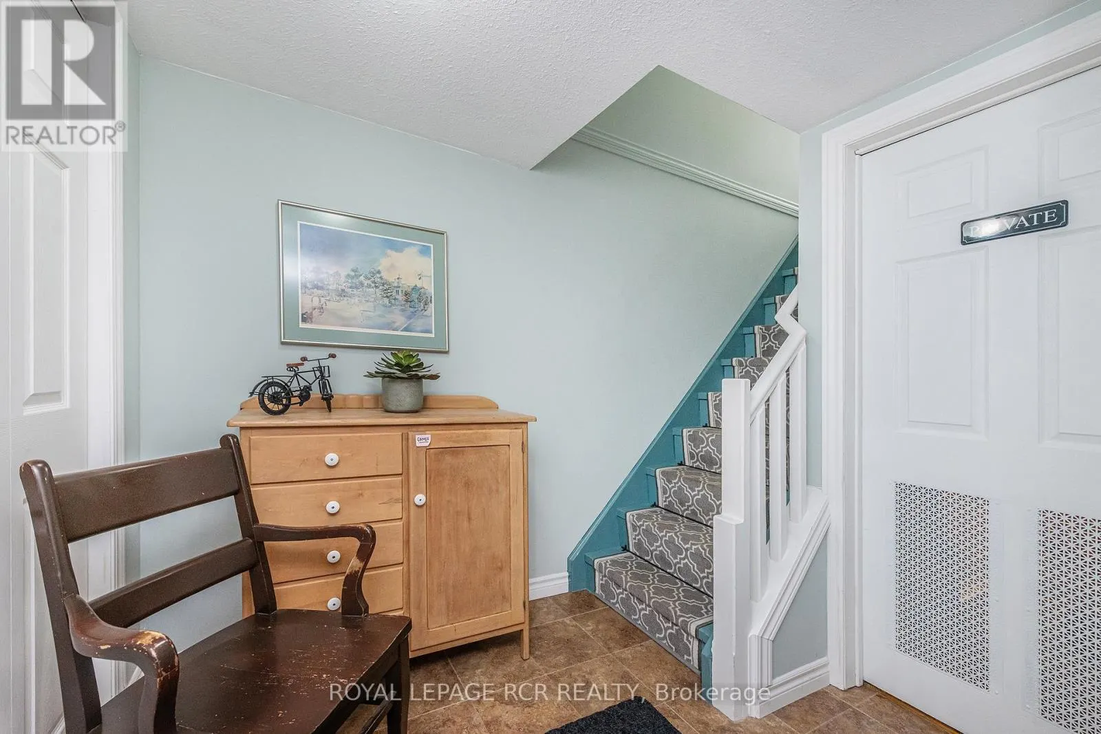 19 CARLTON DRIVE