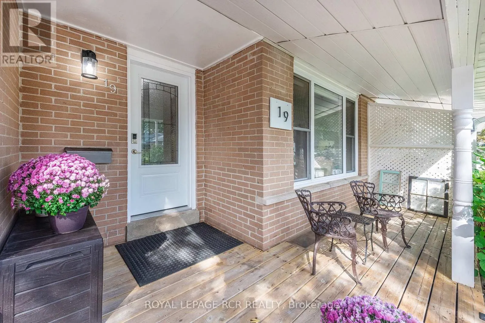 19 CARLTON DRIVE