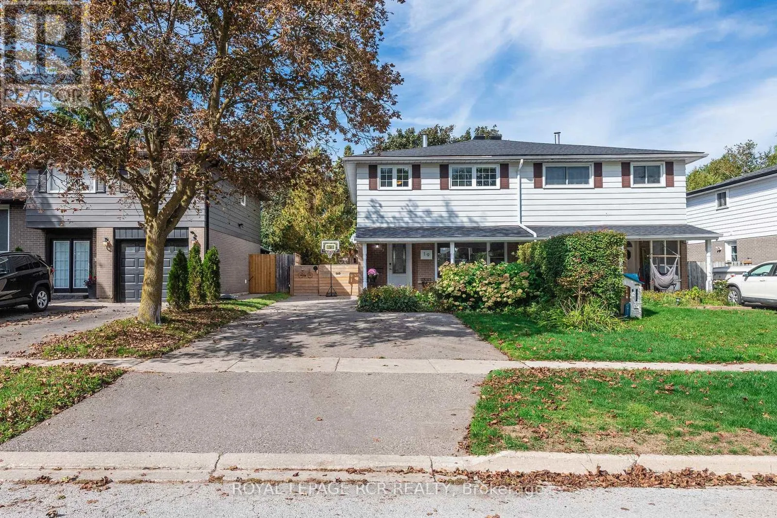 19 CARLTON DRIVE