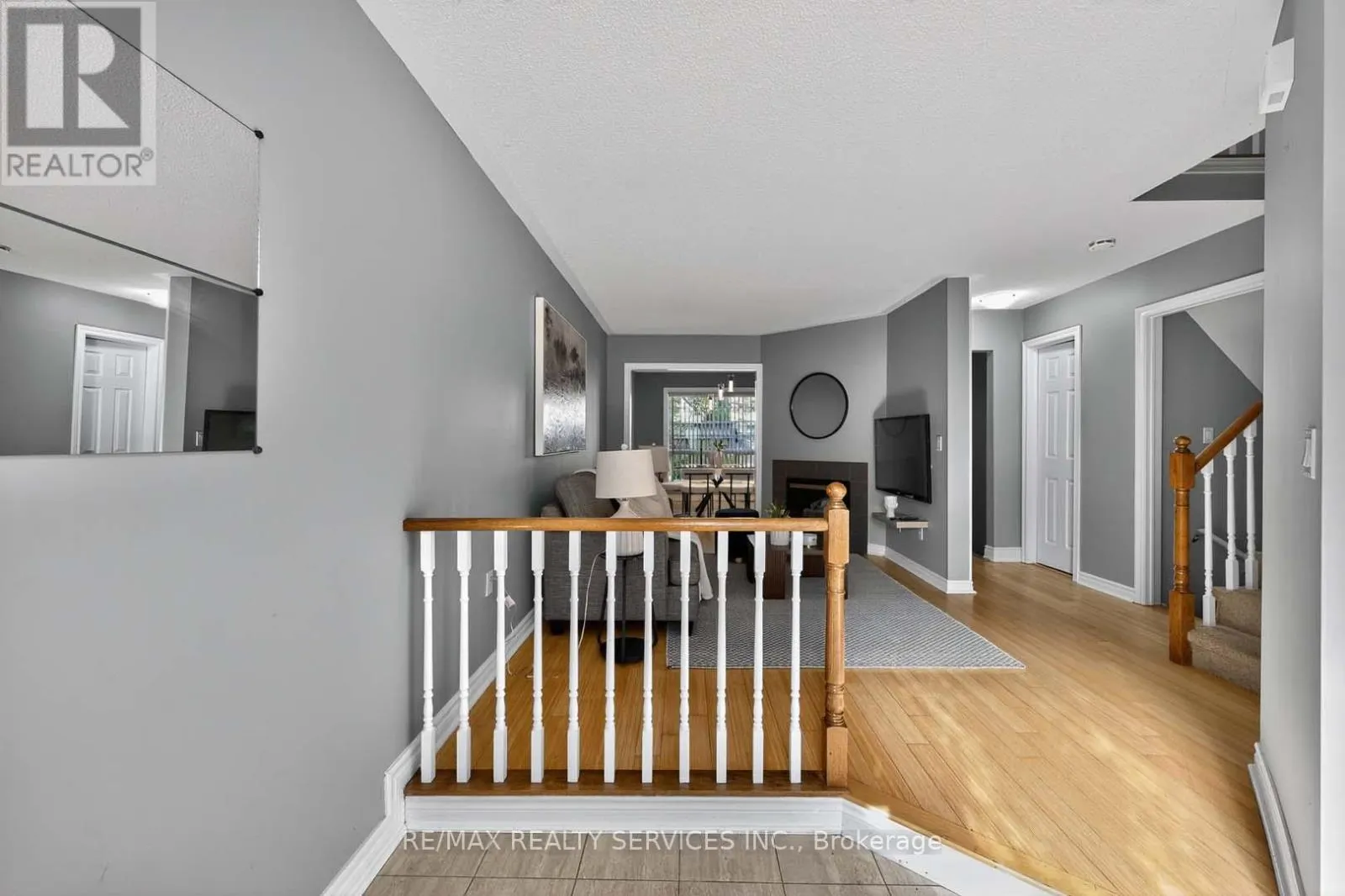 8 HARTNELL SQUARE