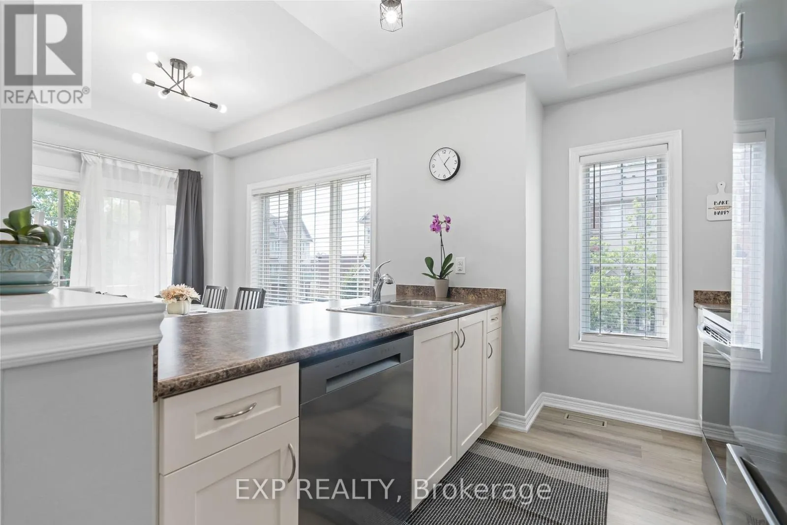 92 - 1401 PLAINS ROAD E