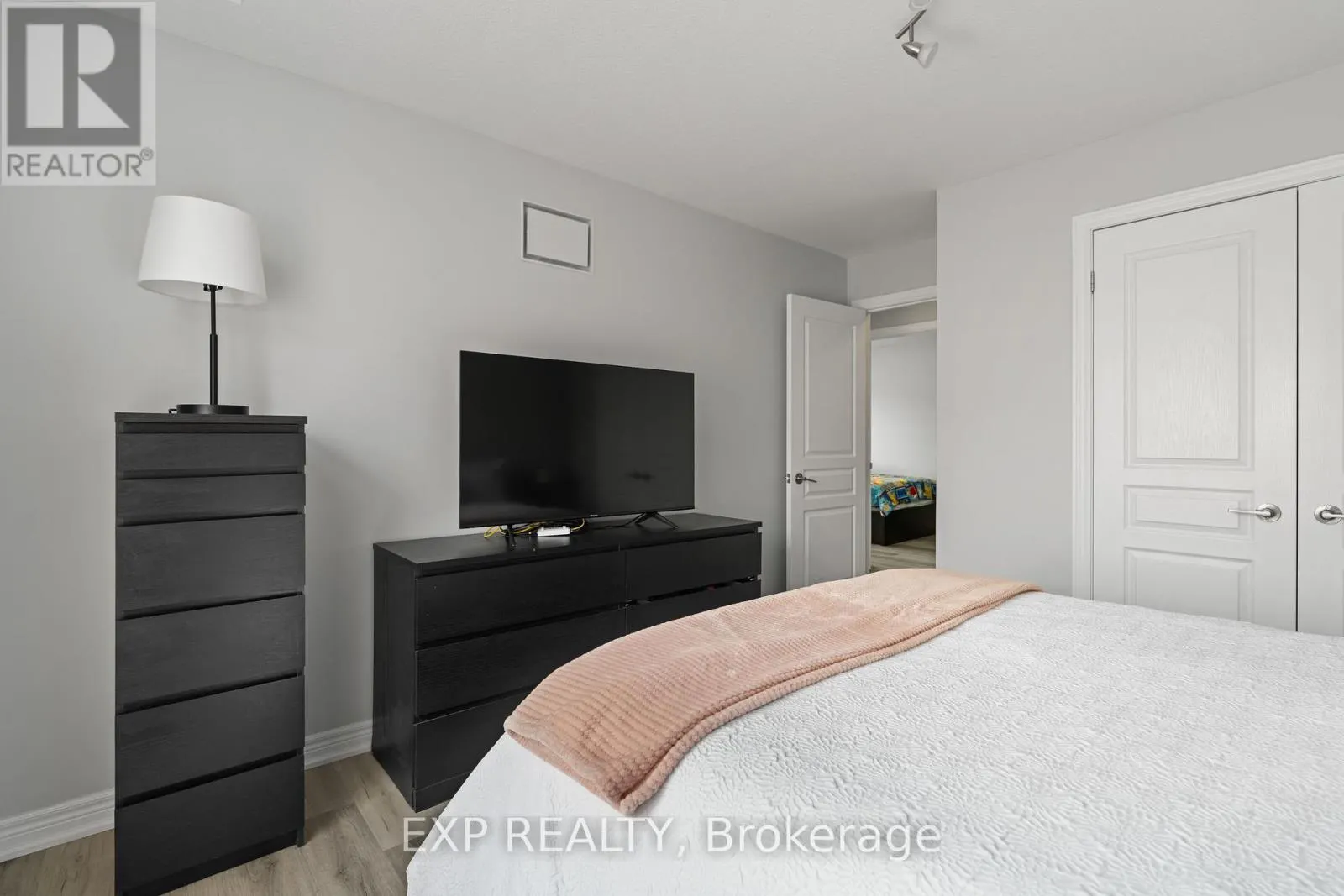 92 - 1401 PLAINS ROAD E