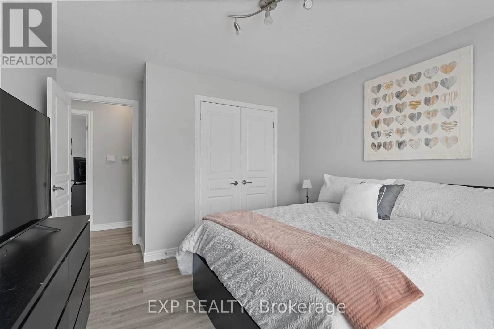 92 - 1401 PLAINS ROAD E