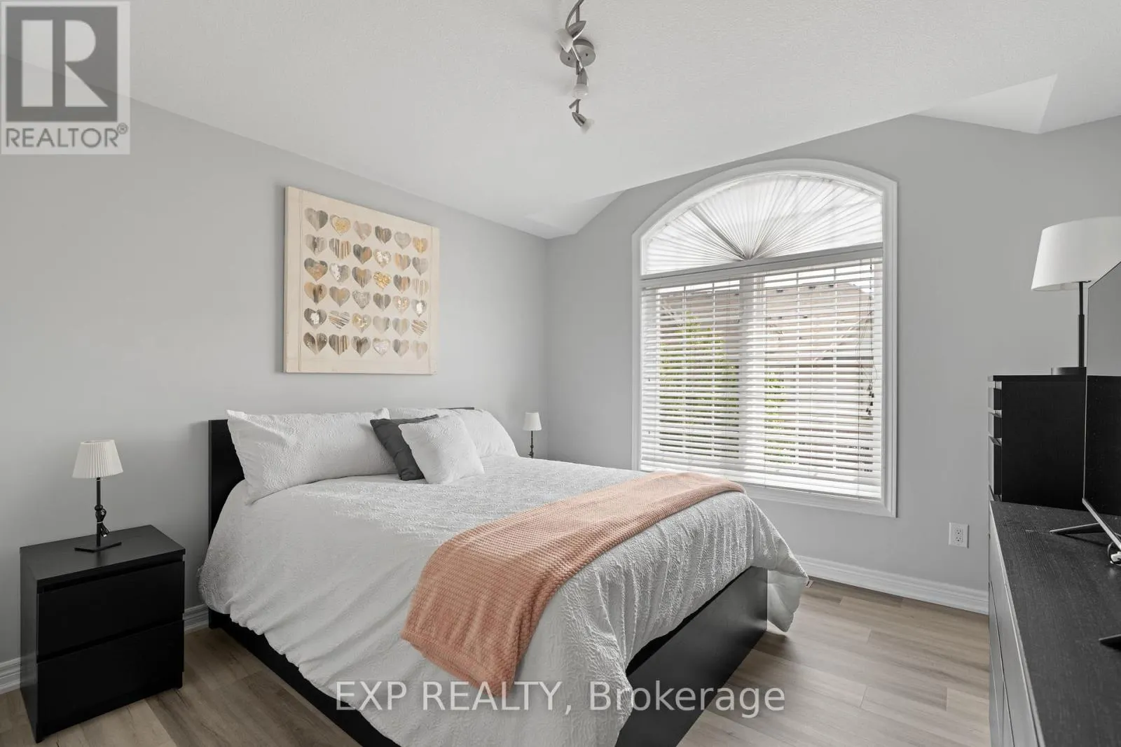 92 - 1401 PLAINS ROAD E