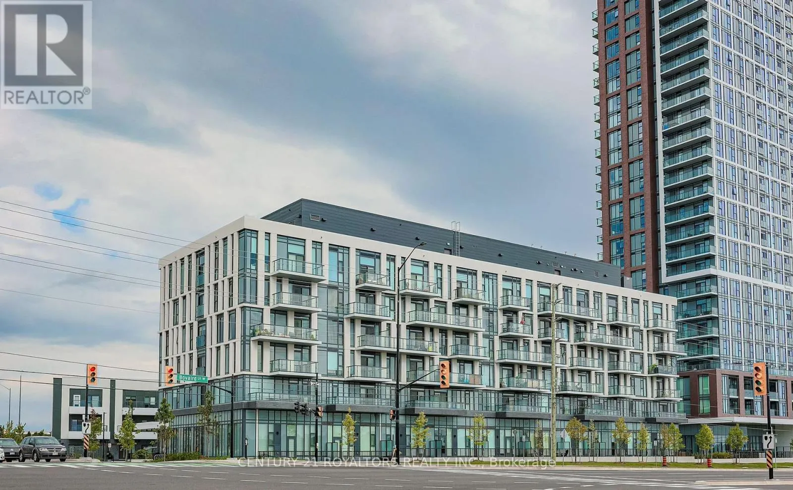 602 - 10 LAGERFELD DRIVE