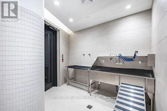 809 - 3006 WILLIAM CUTMORE BOULEVARD