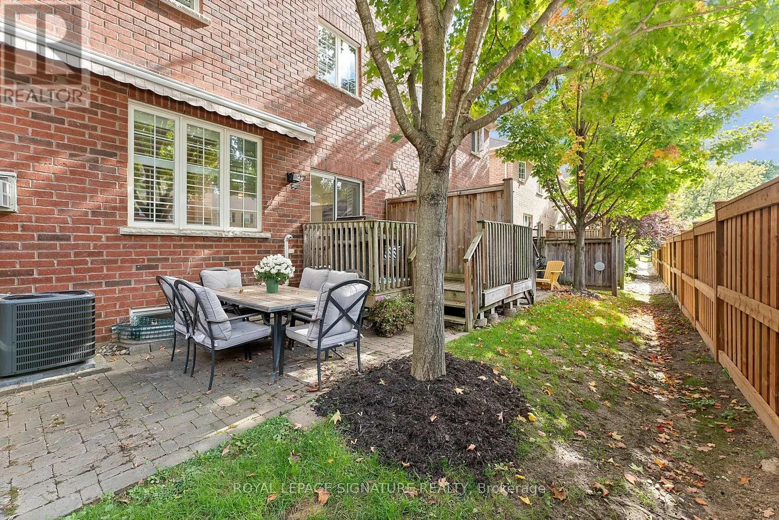 27 - 2410 WOODWARD AVENUE