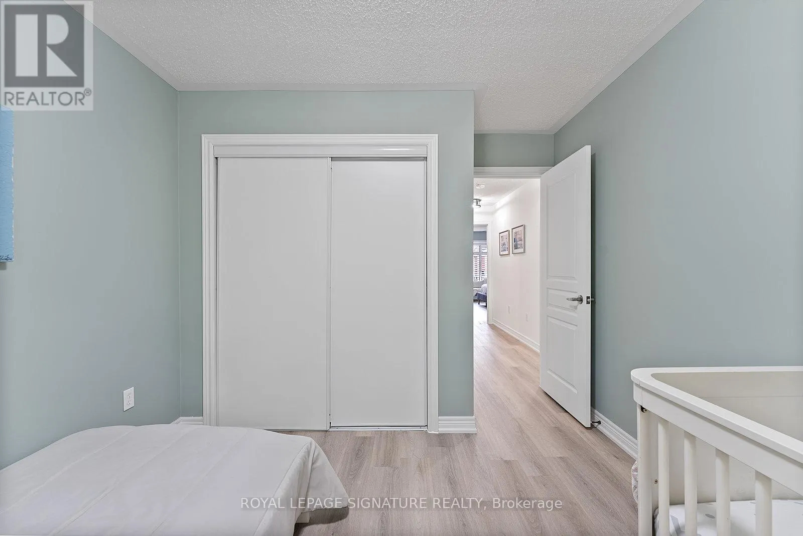 27 - 2410 WOODWARD AVENUE