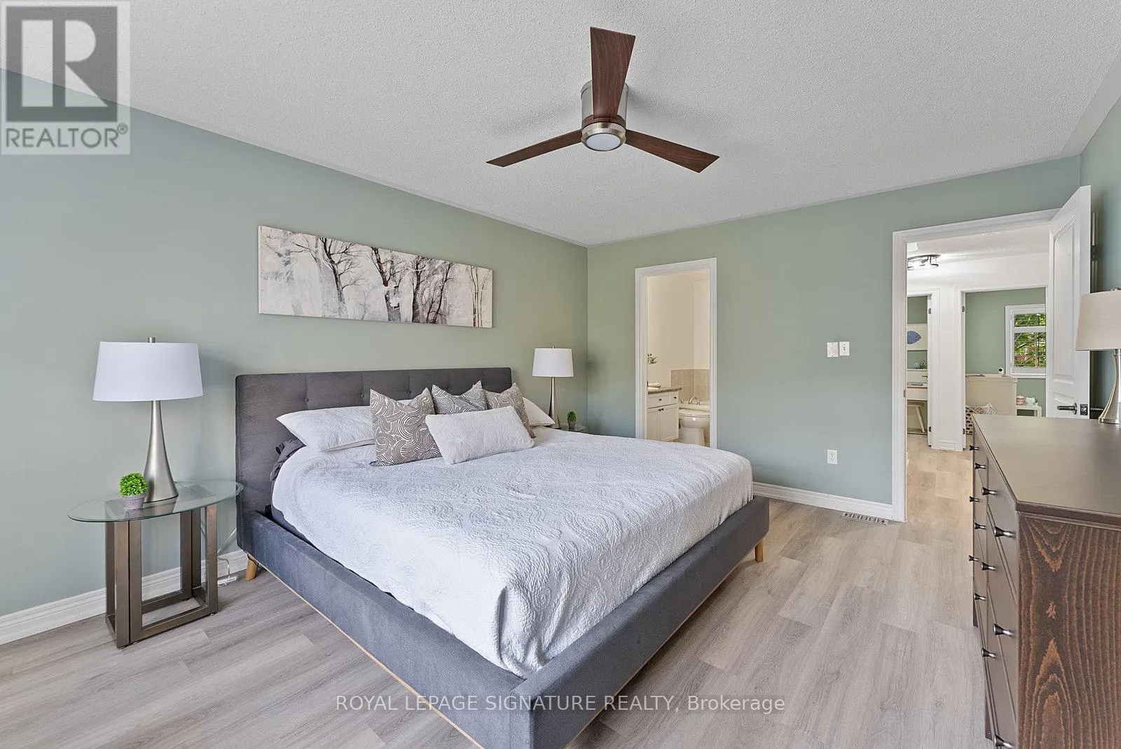 27 - 2410 WOODWARD AVENUE