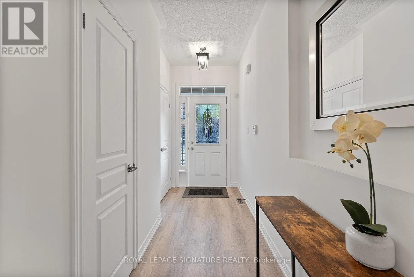27 - 2410 WOODWARD AVENUE