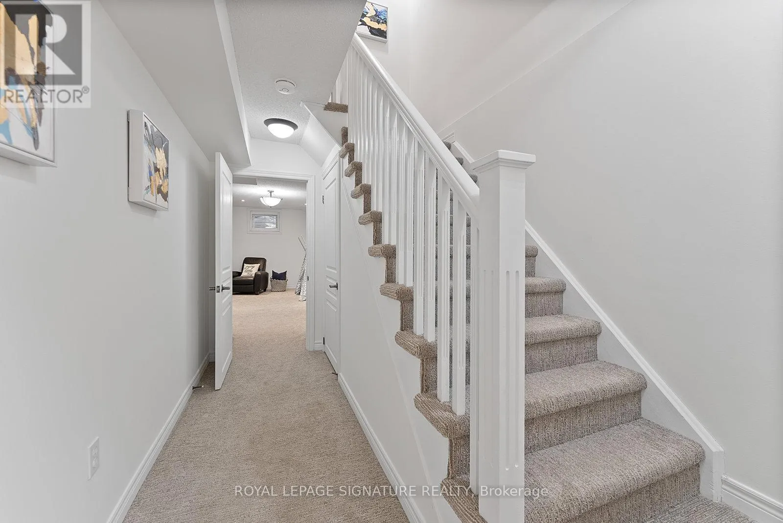 27 - 2410 WOODWARD AVENUE