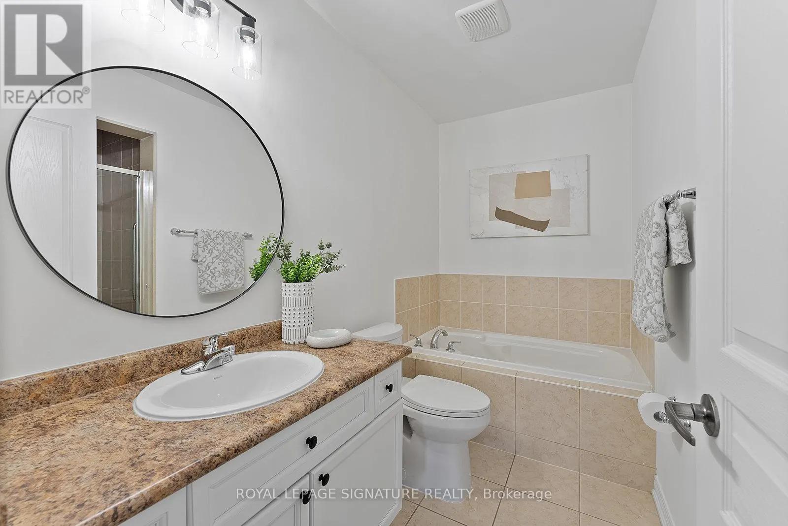 27 - 2410 WOODWARD AVENUE