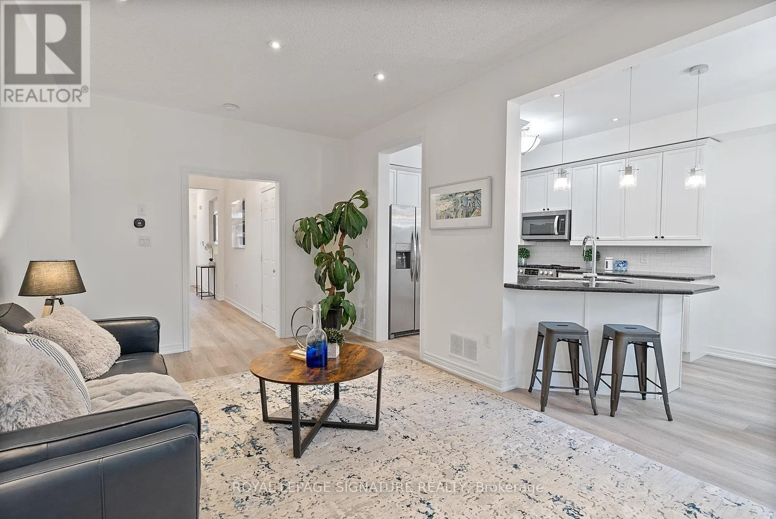 27 - 2410 WOODWARD AVENUE