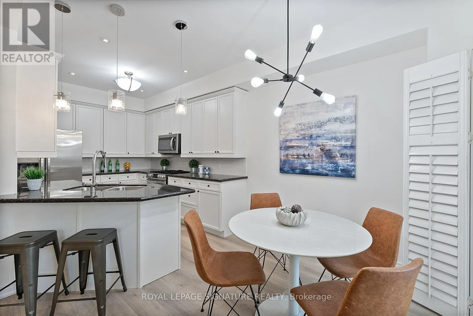 27 - 2410 WOODWARD AVENUE