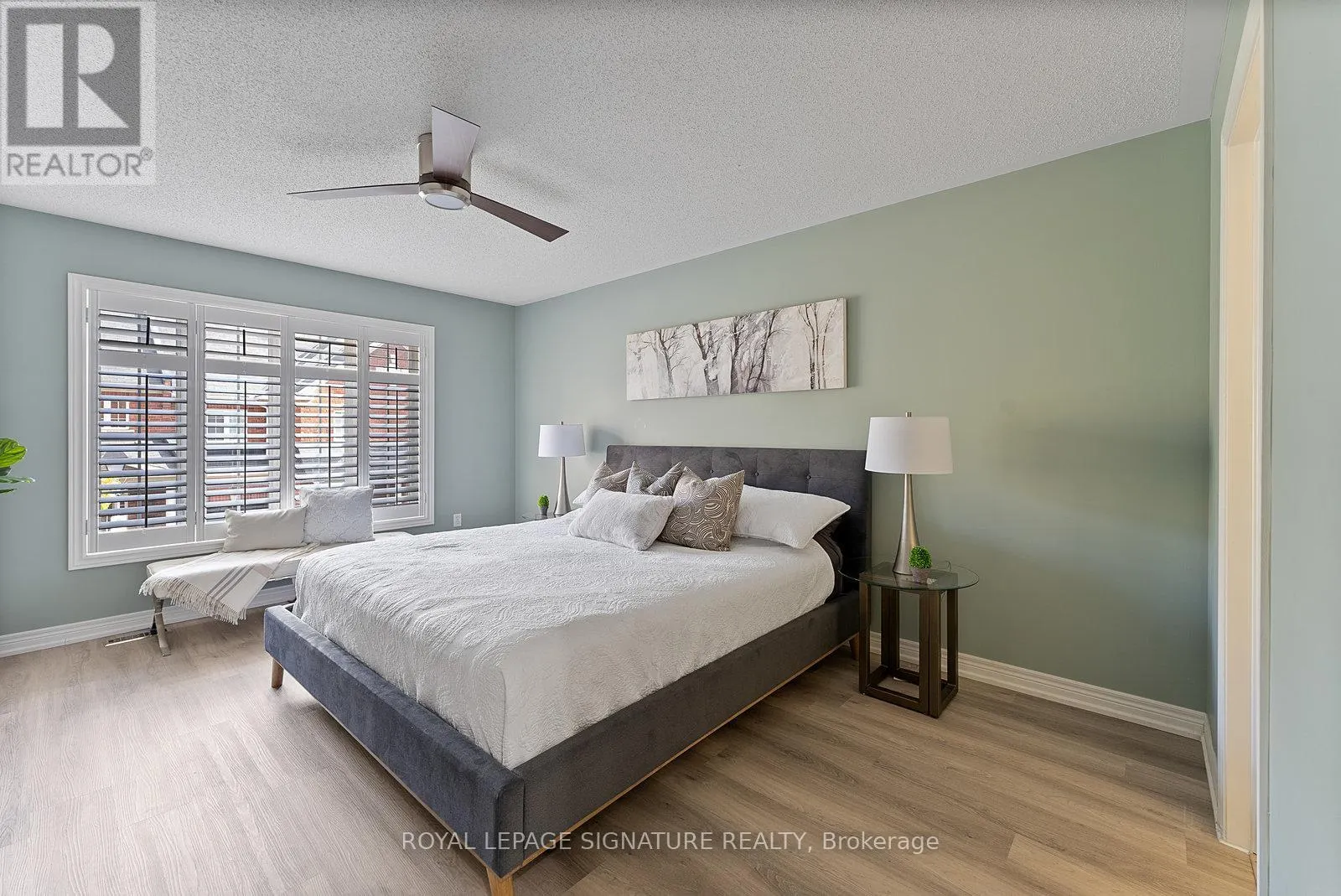 27 - 2410 WOODWARD AVENUE