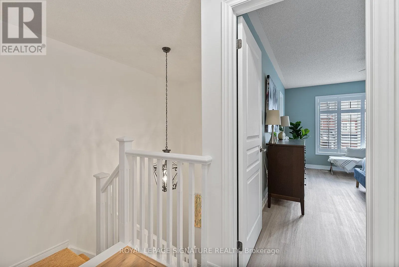 27 - 2410 WOODWARD AVENUE