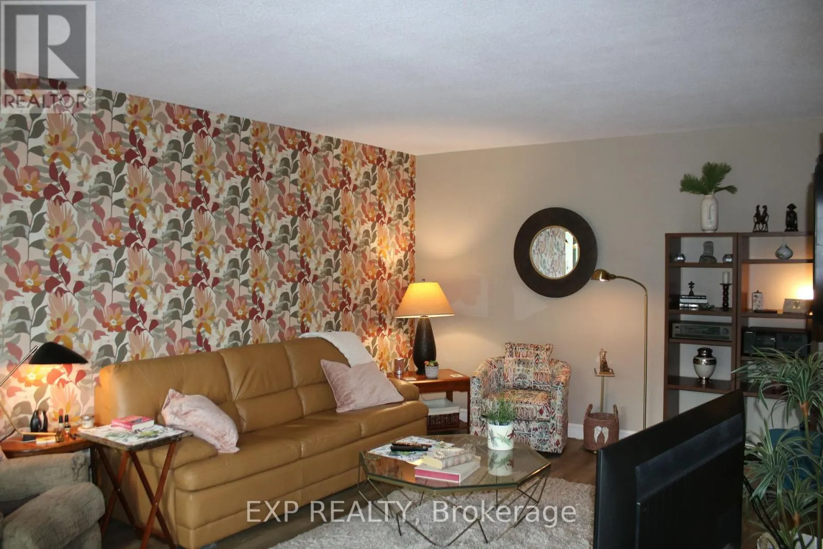 104 - 5250 LAKESHORE ROAD, #104