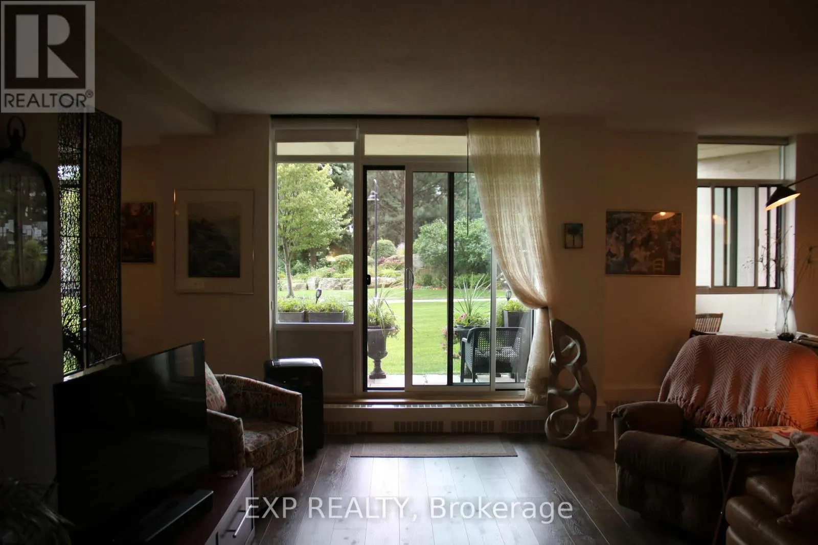 104 - 5250 LAKESHORE ROAD, #104