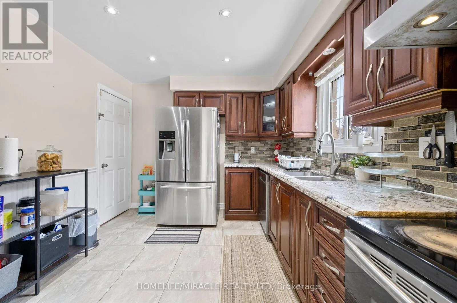3124 PATRICK CRESCENT