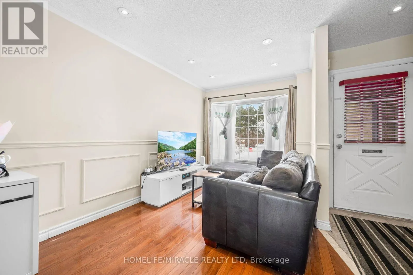 3124 PATRICK CRESCENT