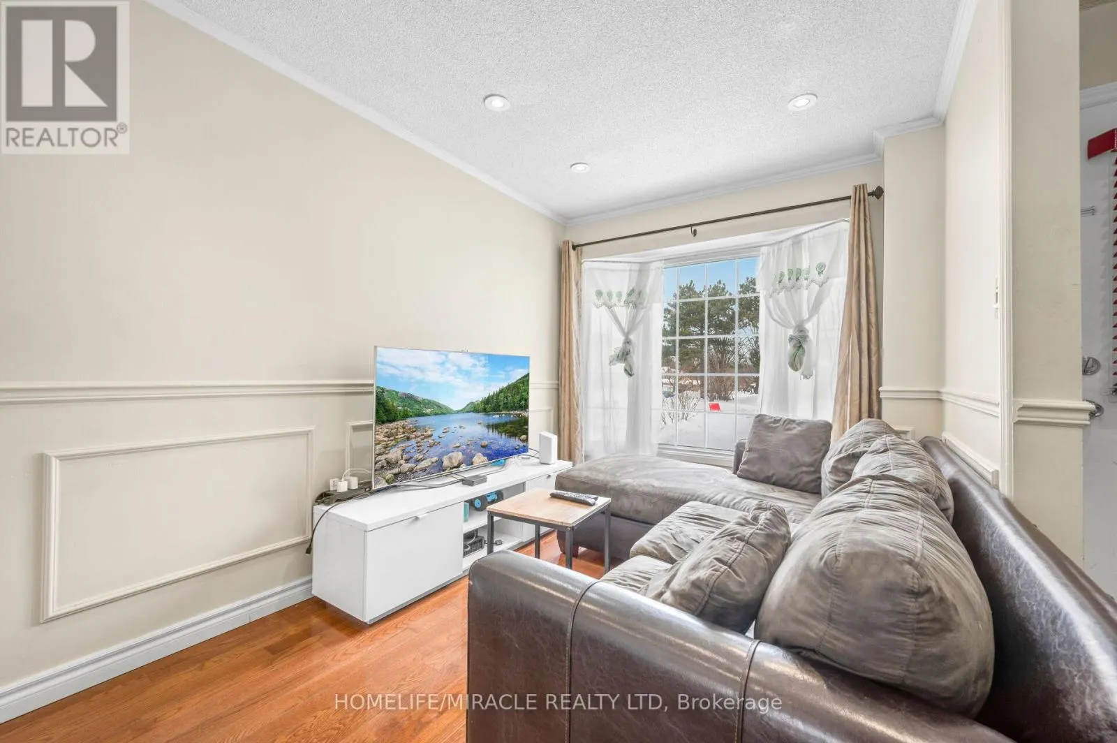 3124 PATRICK CRESCENT