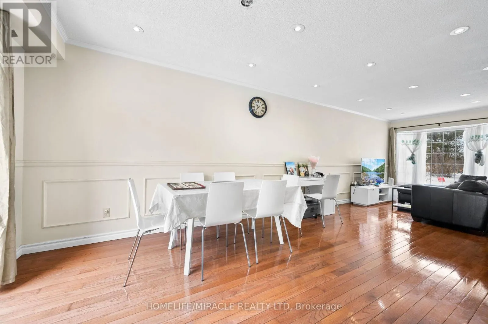 3124 PATRICK CRESCENT