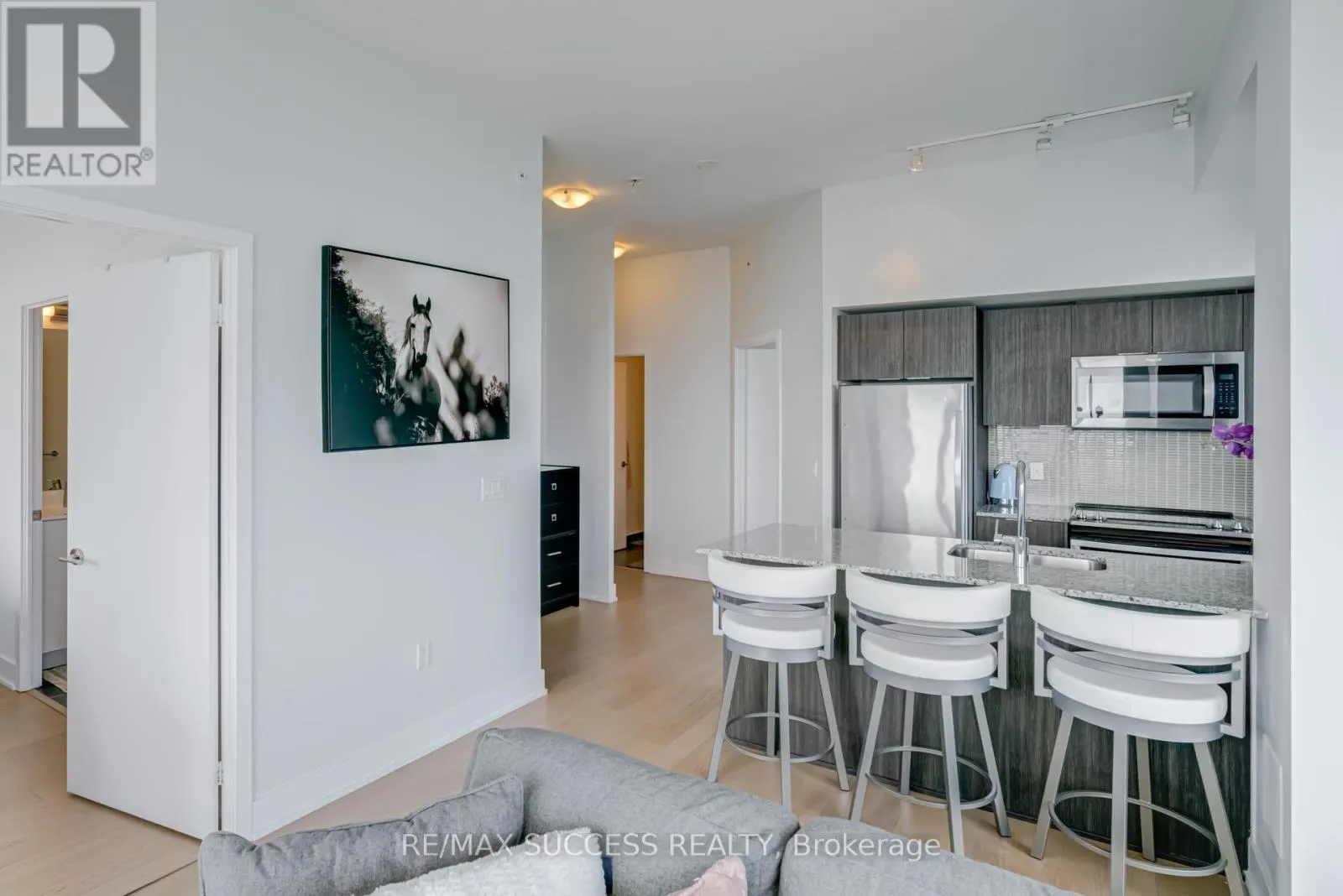 1807 - 20 SHORE BREEZE AVENUE